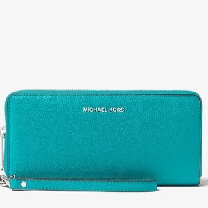 Micheal Kors Jet Set Wristlet